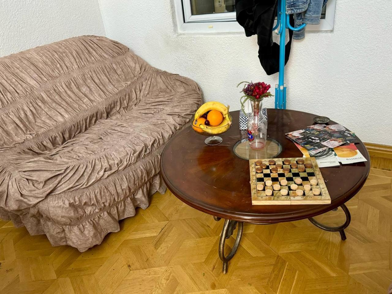 California Hostel Yerevan Bagian luar foto
