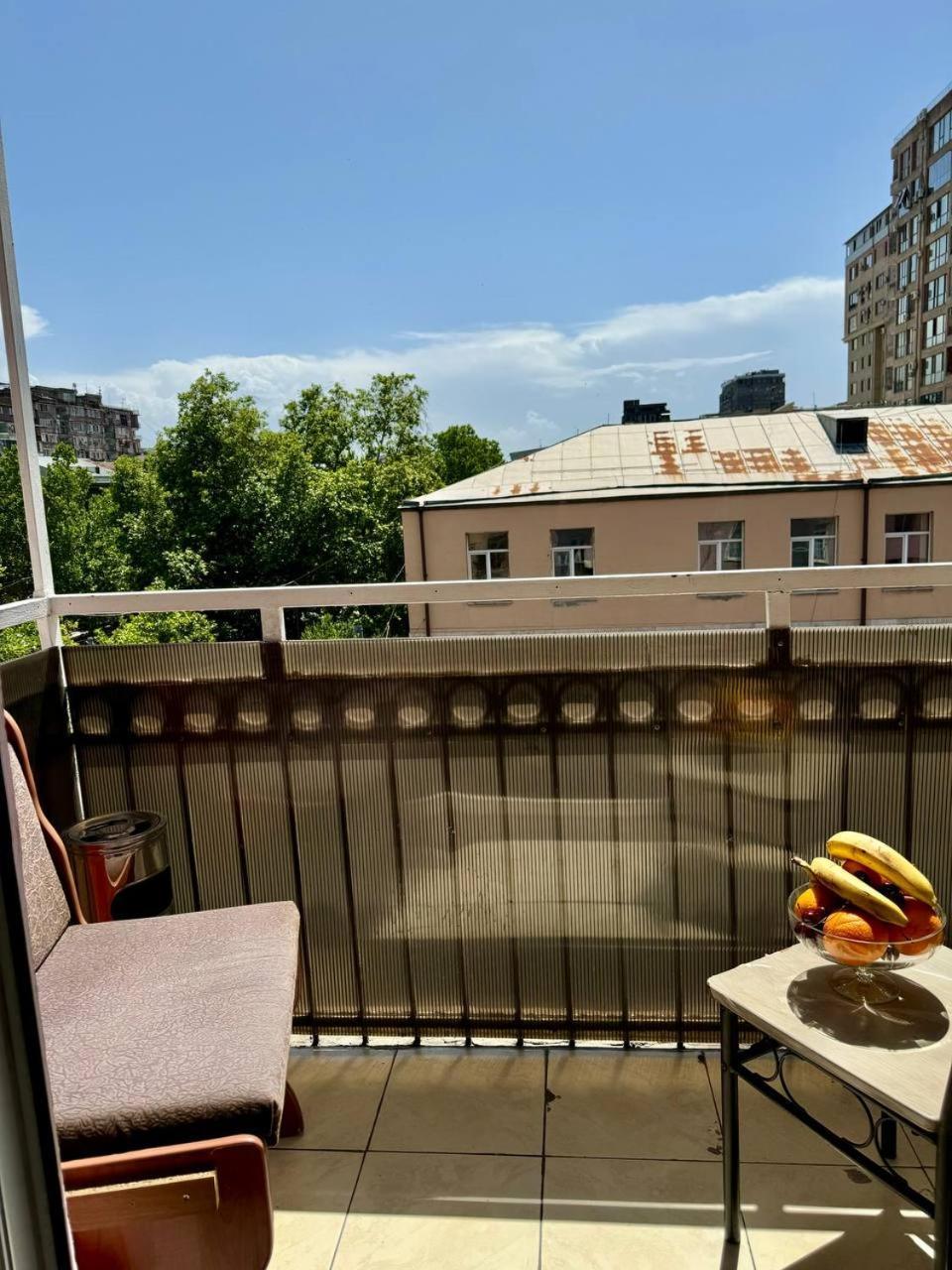 California Hostel Yerevan Bagian luar foto