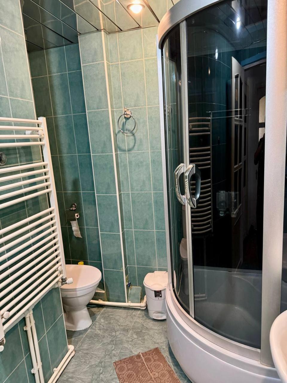California Hostel Yerevan Bagian luar foto