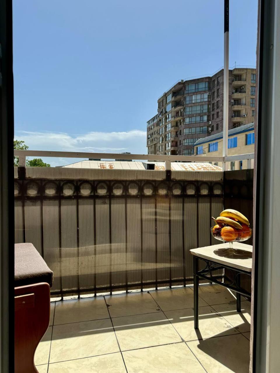 California Hostel Yerevan Bagian luar foto