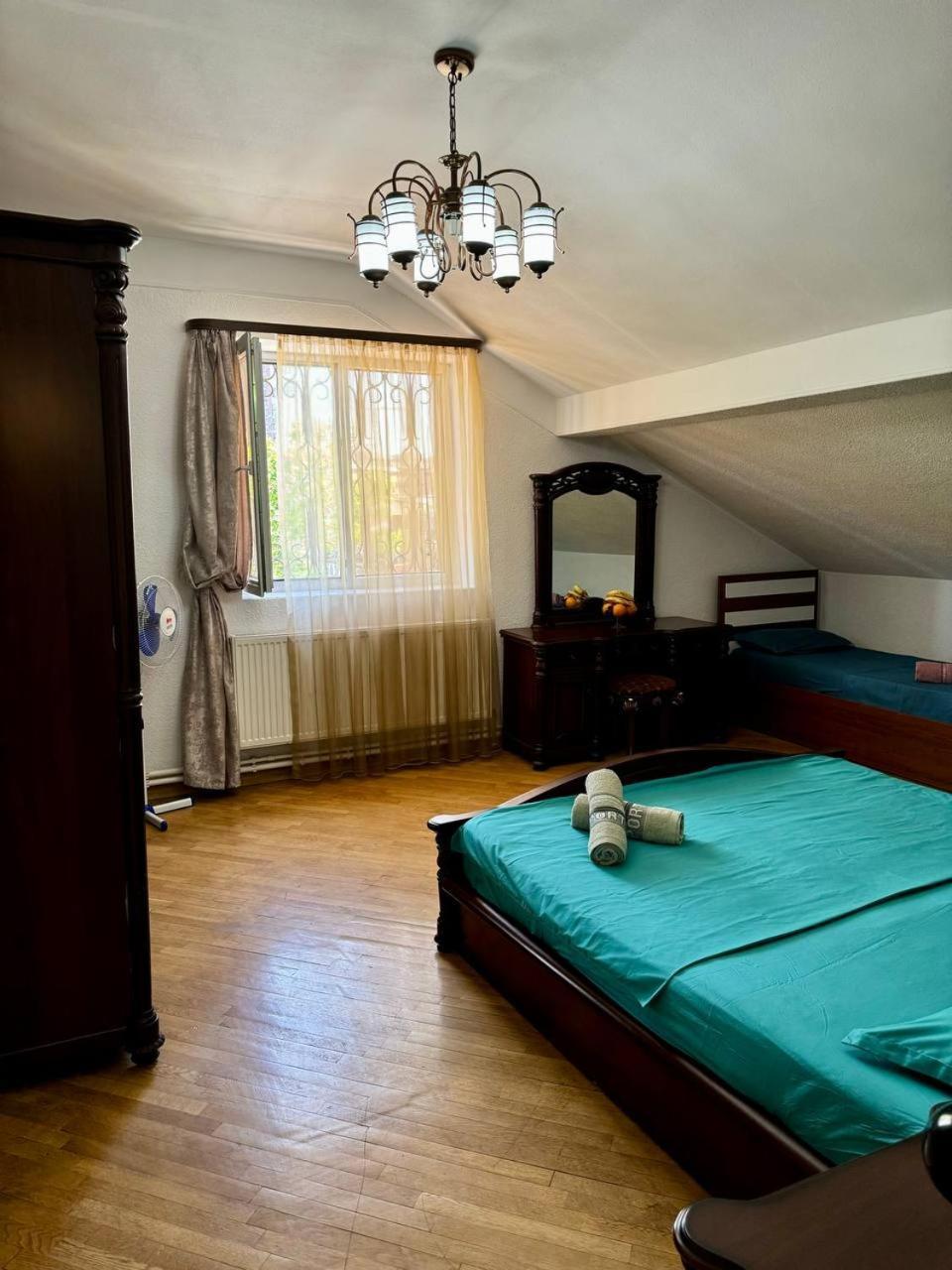 California Hostel Yerevan Bagian luar foto