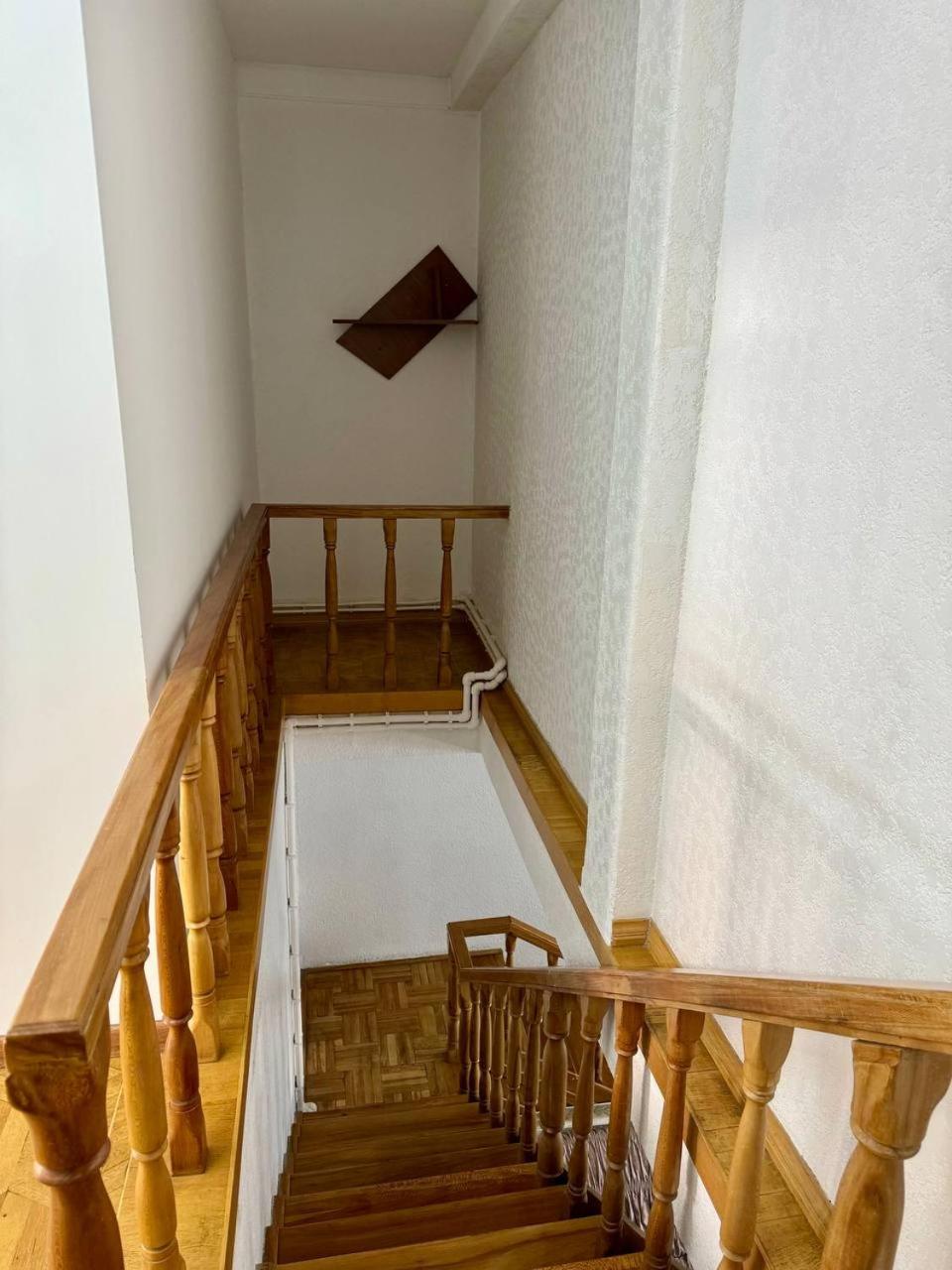 California Hostel Yerevan Bagian luar foto