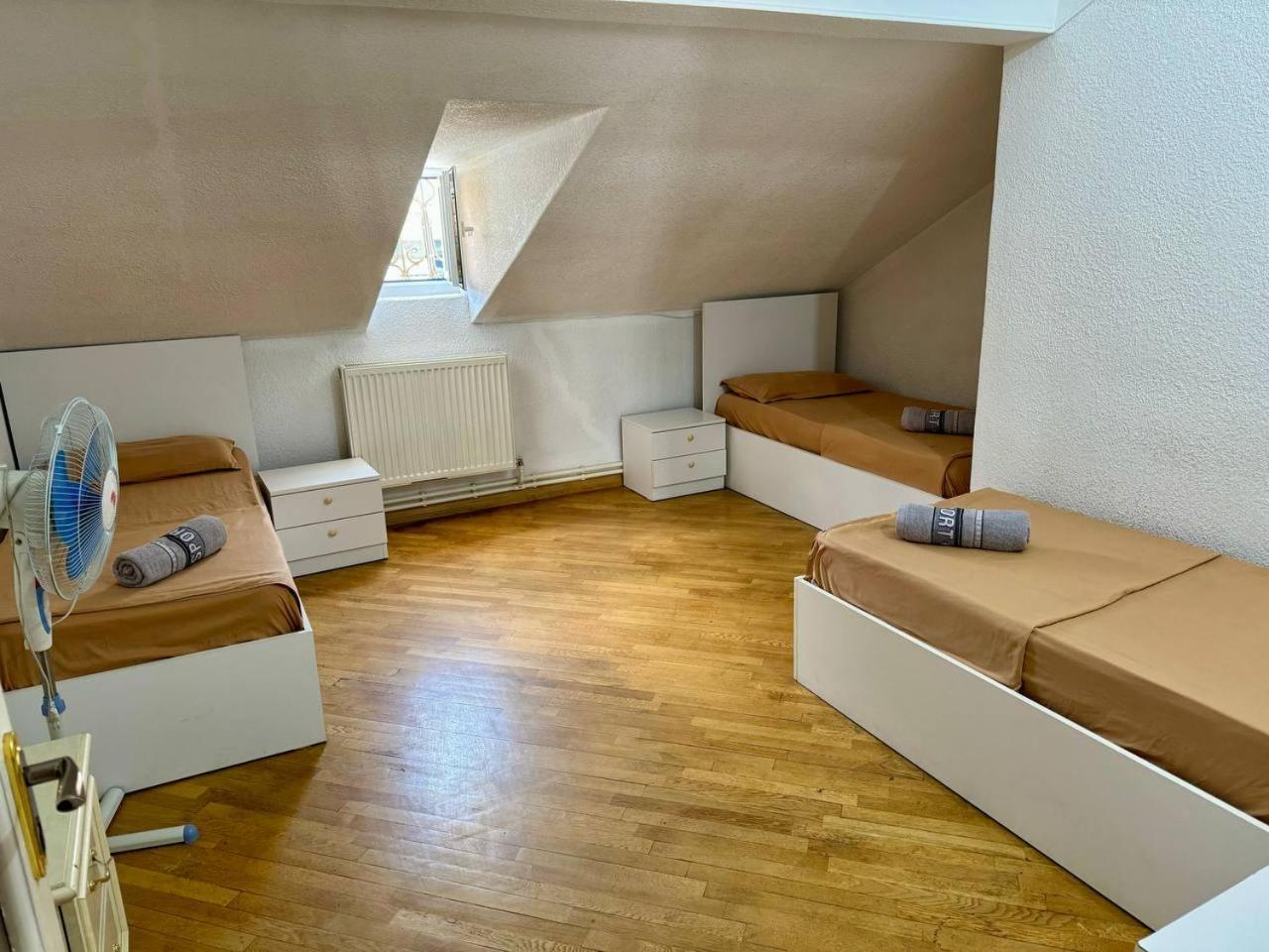 California Hostel Yerevan Bagian luar foto