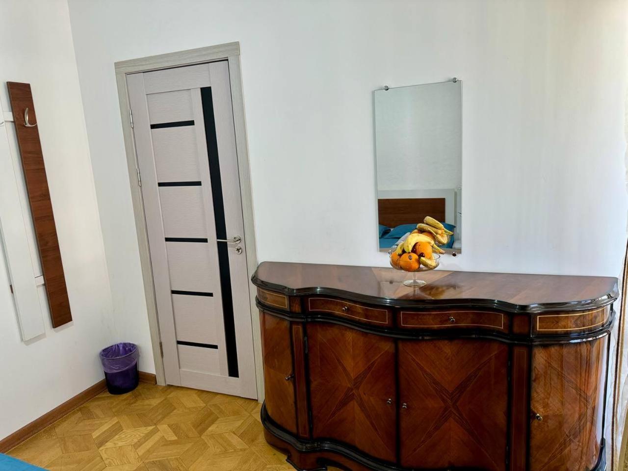 California Hostel Yerevan Bagian luar foto
